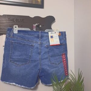 Seven7 Women's Denim Frayed Hem Slim Fit Weekend Short Sz14 #NEW